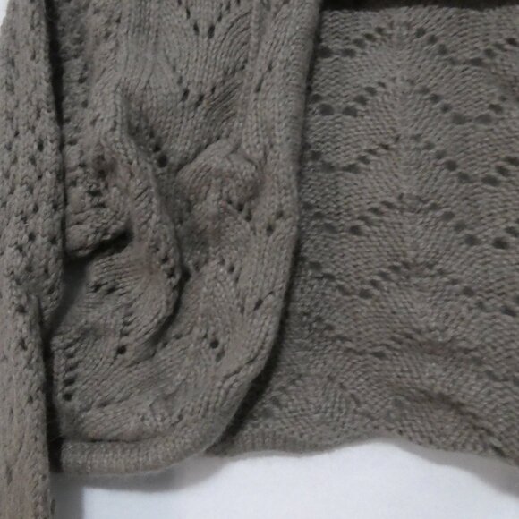 MASSIMO | small | Chic Crochet Cropped Cardigan - Picture 7 of 16